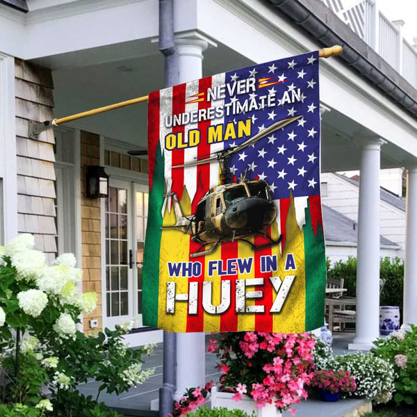 Vietnam Veteran Flag Never Underestimate An Old Man Who Flew In A Huey DBD2773F